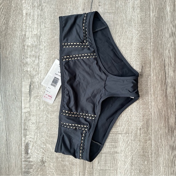 Huit8 2pc swimsuit underwire cup swimsuit black NWT - Picture 4 of 7